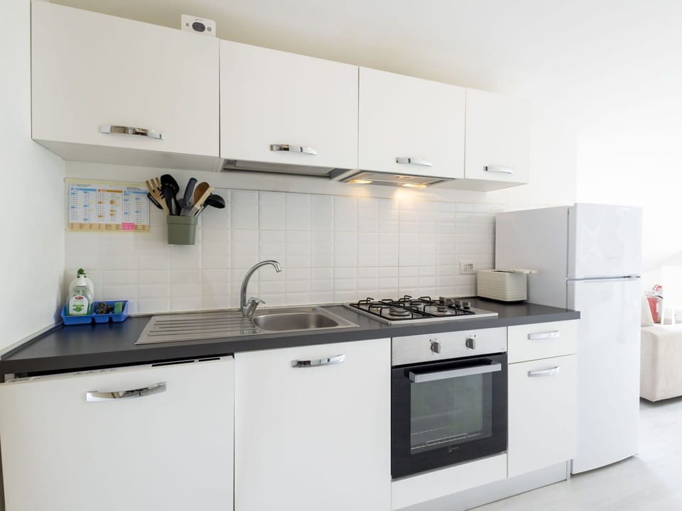 Kitchen Appliance, Kitchen, Countertop, Major Appliance, Cabinetry, Kitchen Stove, Stove, Gas Stove, Home Appliance, Flooring