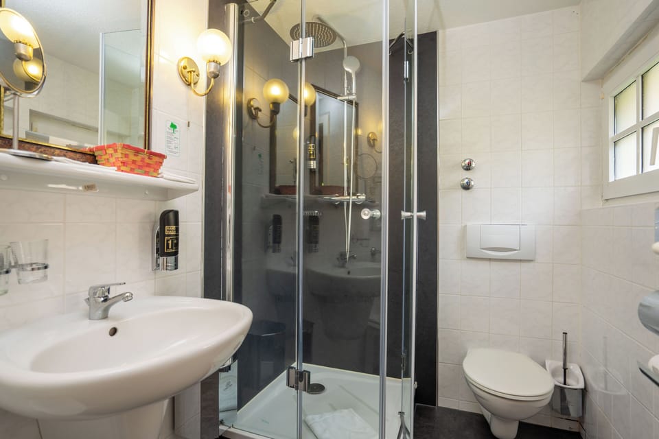 Standard Double Room, Courtyard View | Bathroom | Shower, hair dryer, slippers, towels