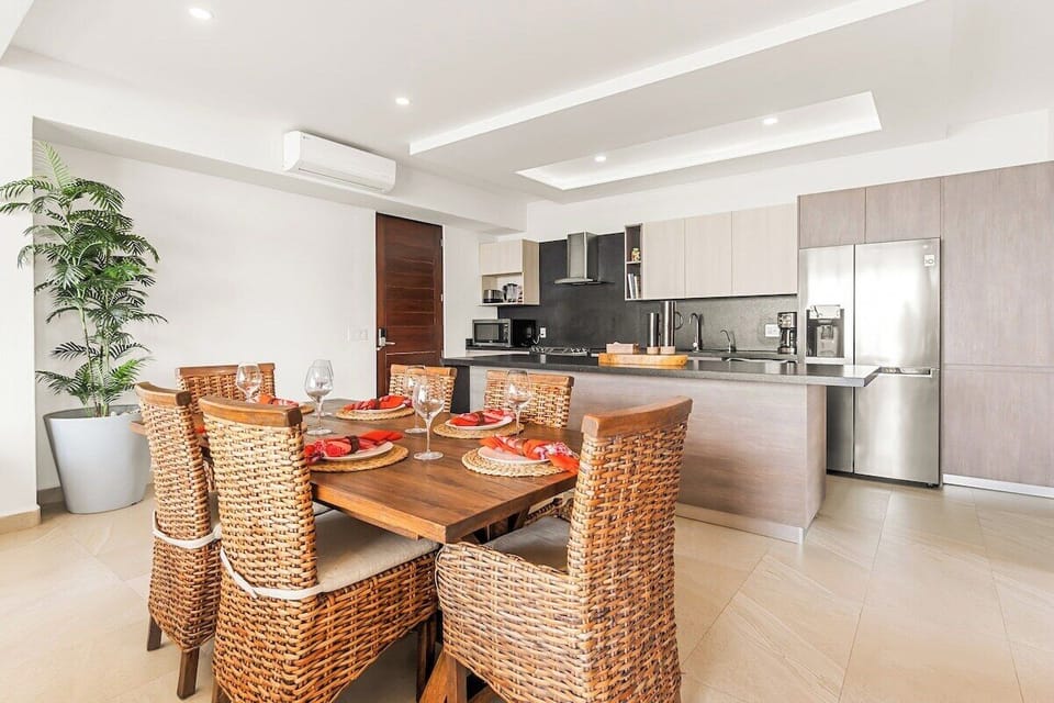 Large dining table for all to sit at comfortably.