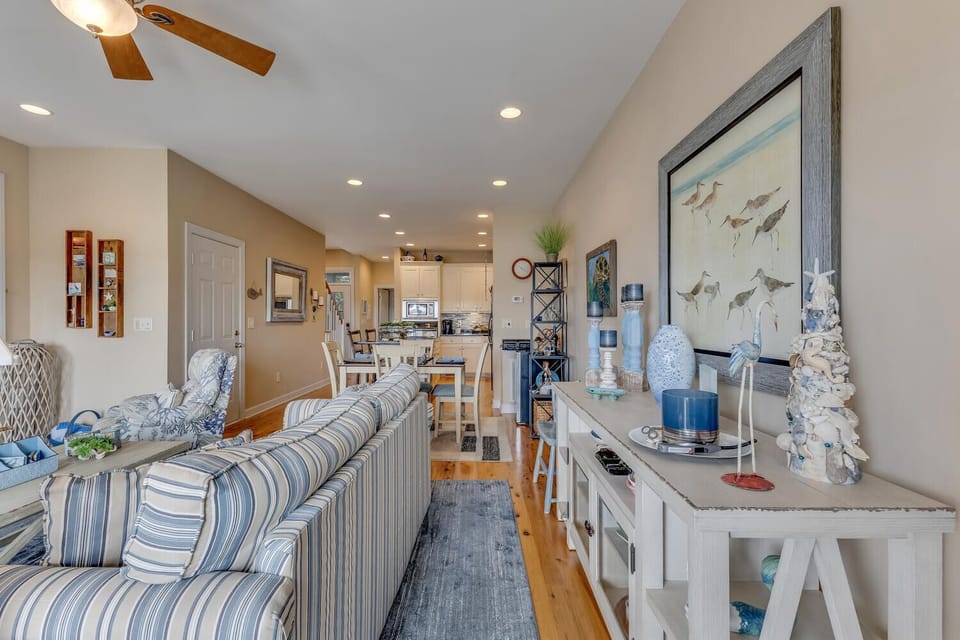 Lakefront Paradise-Main Living Area