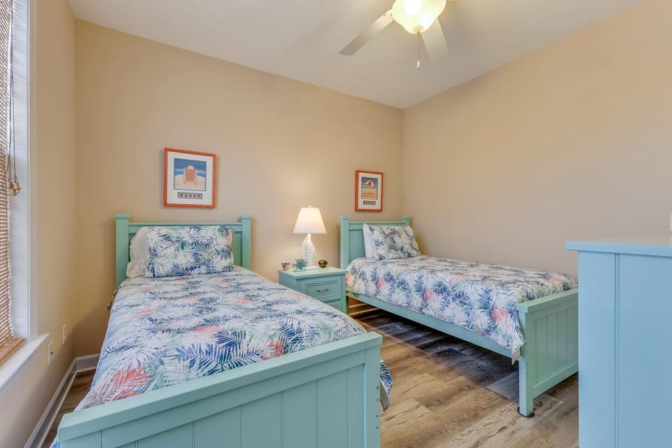 Lakefront Paradise-Bedroom 3