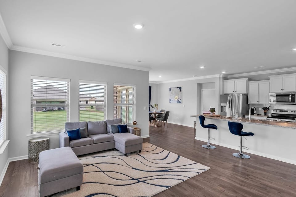 House, 4 Bedrooms | Living area | Smart TV