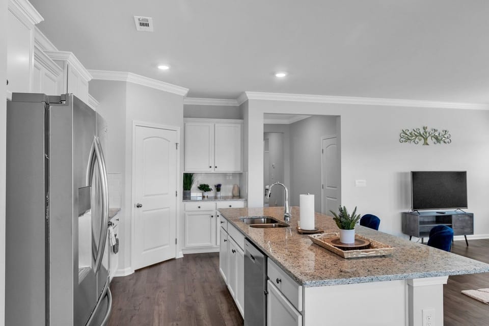 House, 4 Bedrooms | Private kitchen | Coffee/tea maker, fridge, oven, toaster