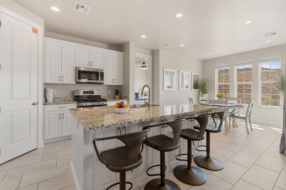 Townhome, 5 Bedrooms | Private kitchen