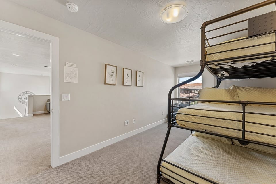 Townhome, 5 Bedrooms | Interior