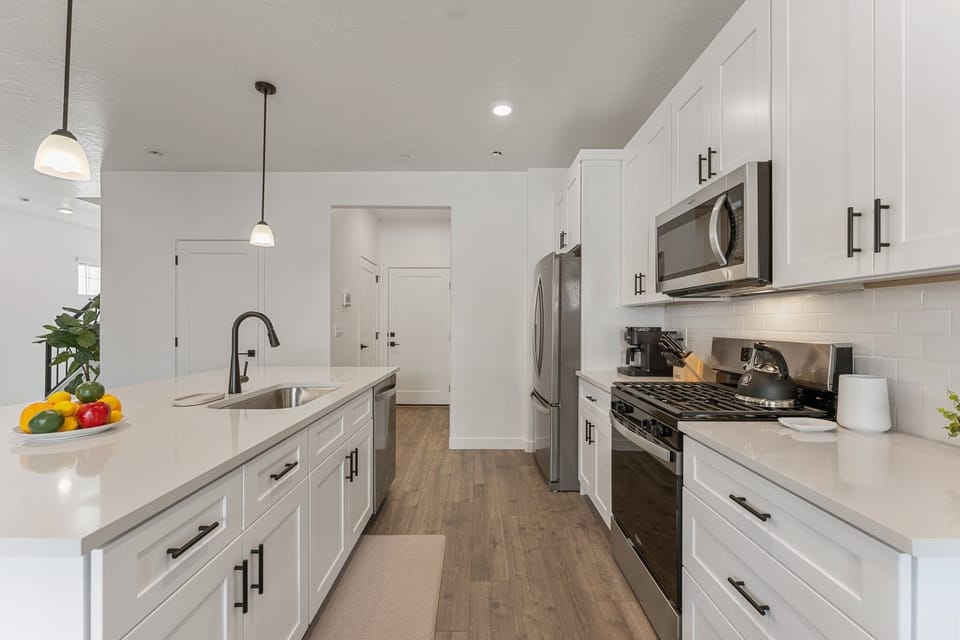 Townhome, 4 Bedrooms | Private kitchen | Fridge, oven, coffee/tea maker, toaster