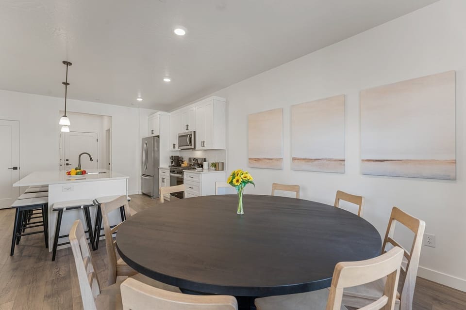Townhome, 4 Bedrooms | Dining