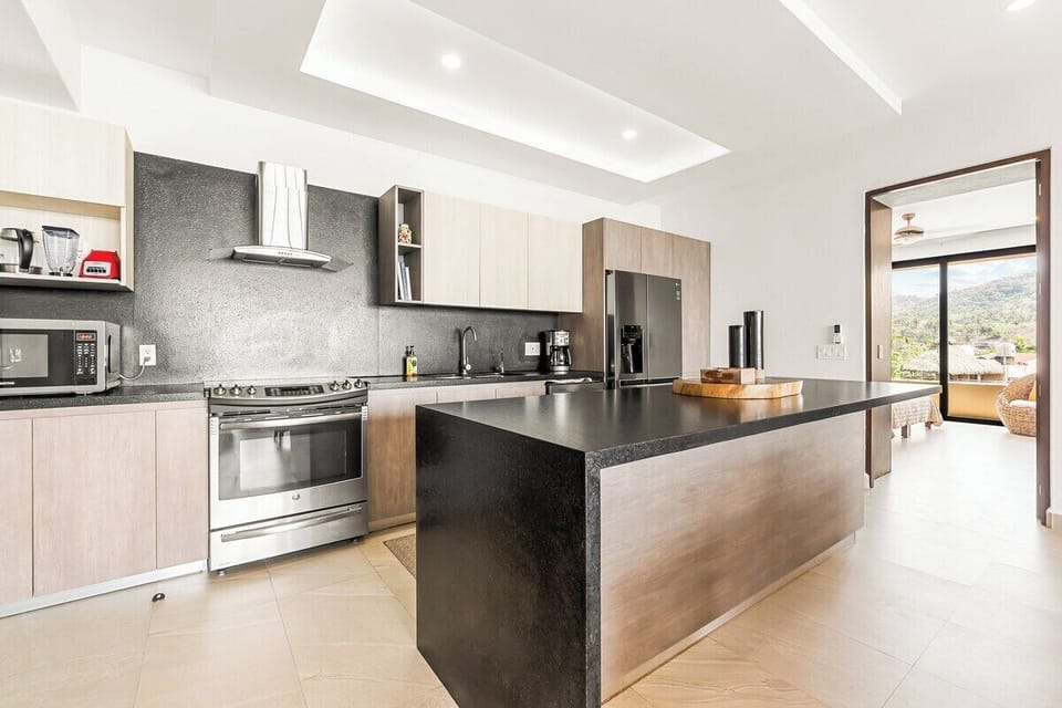 Centered around a spacious island and equipped with modern appliances, the kitchen in Ballenas is ready for everything.