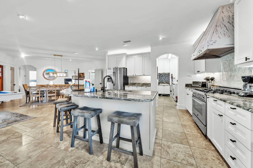 Eat-in bar seating
