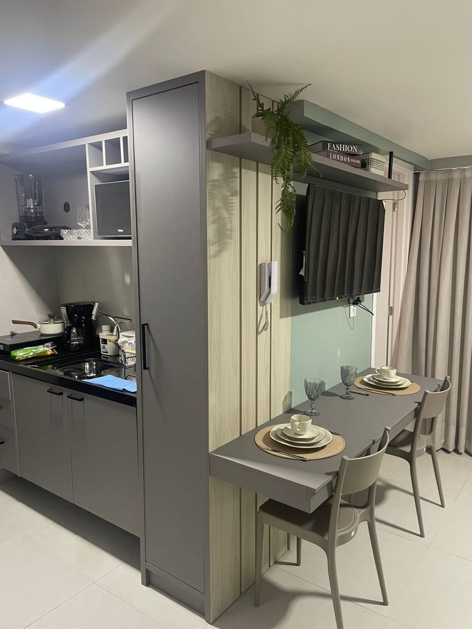 Comfort Studio Suite, 1 Queen Bed, Non Smoking, Refrigerator & Microwave | Private kitchen | Fridge, microwave, toaster, cookware/dishes/utensils