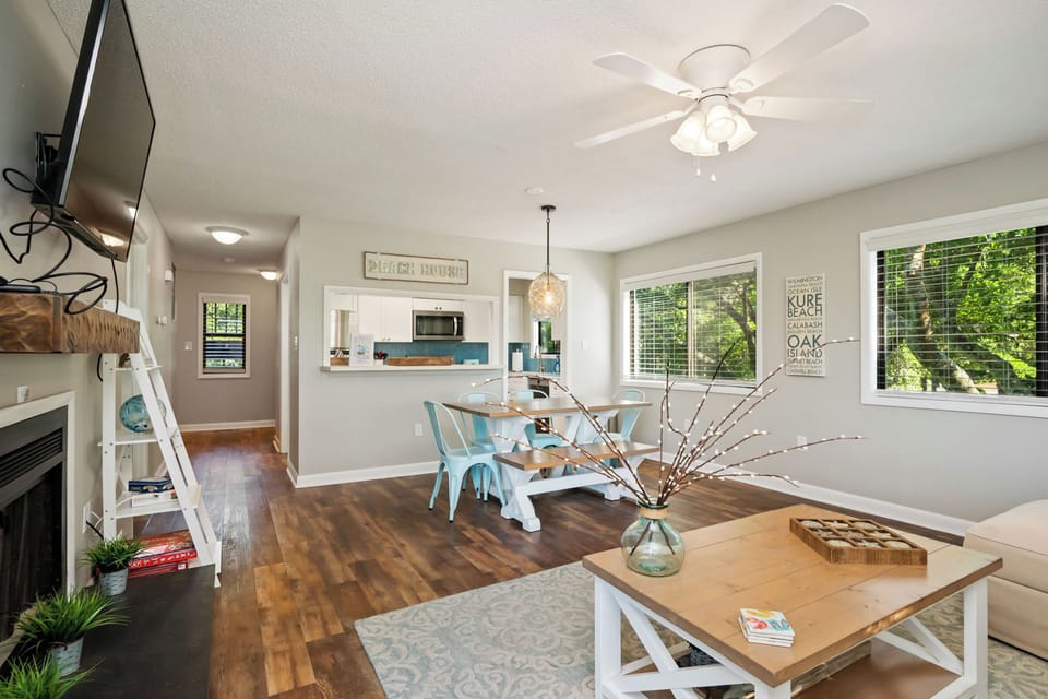Living / Dining Area - Southwest
