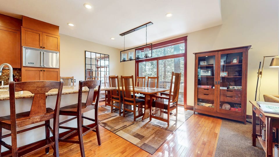 Dining Room, Dining Table, Furniture, Indoors, Table
