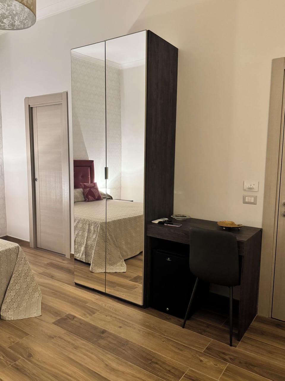 Deluxe Double or Twin Room, 1 Bedroom | Down comforters, memory foam beds, desk, laptop workspace