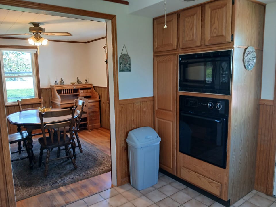 Kitchen - fully equipped - all pots, pans, plates, silverware, and appliances