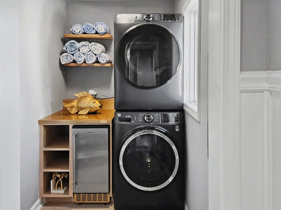 New! Built-in Ice Maker and High-Capacity Washer/Dryer Stack!