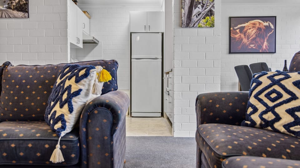Living, kitchen