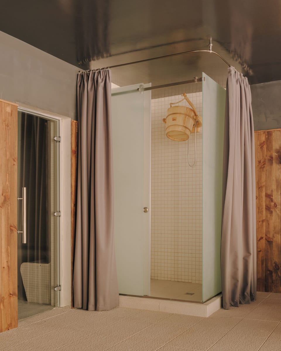 Sauna, steam room