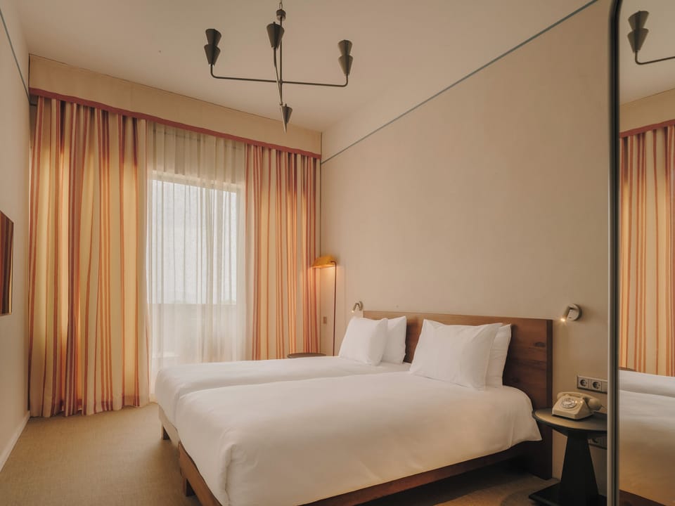 Executive Suite | In-room safe, desk, laptop workspace, free WiFi