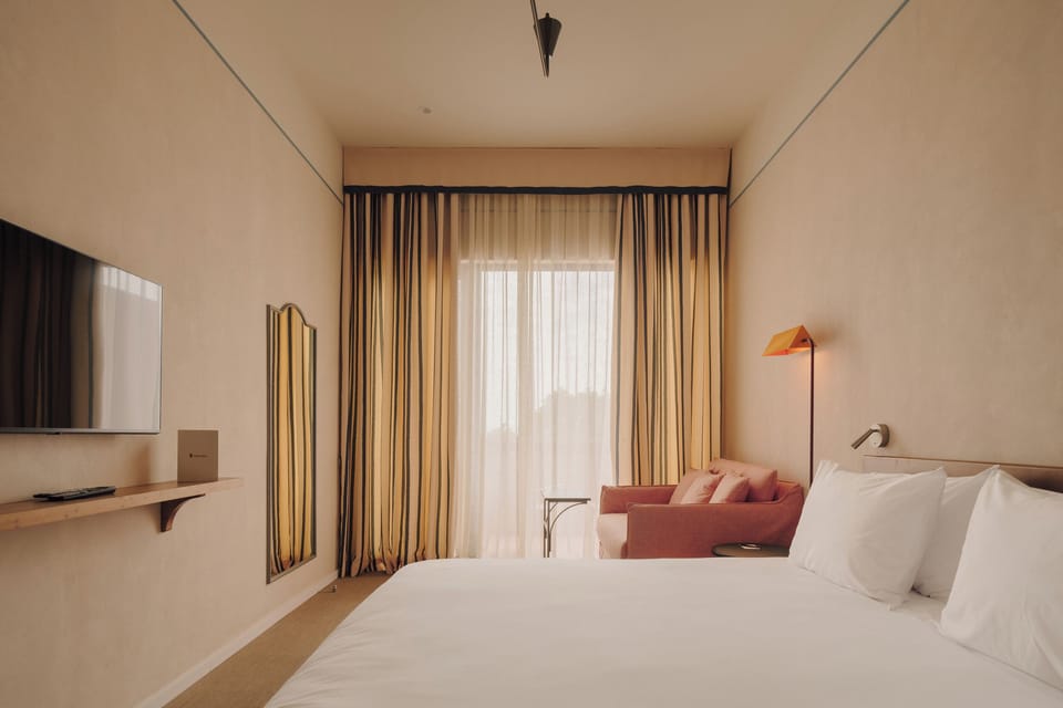 Deluxe Double or Twin Room, Vineyard View | In-room safe, desk, laptop workspace, free WiFi