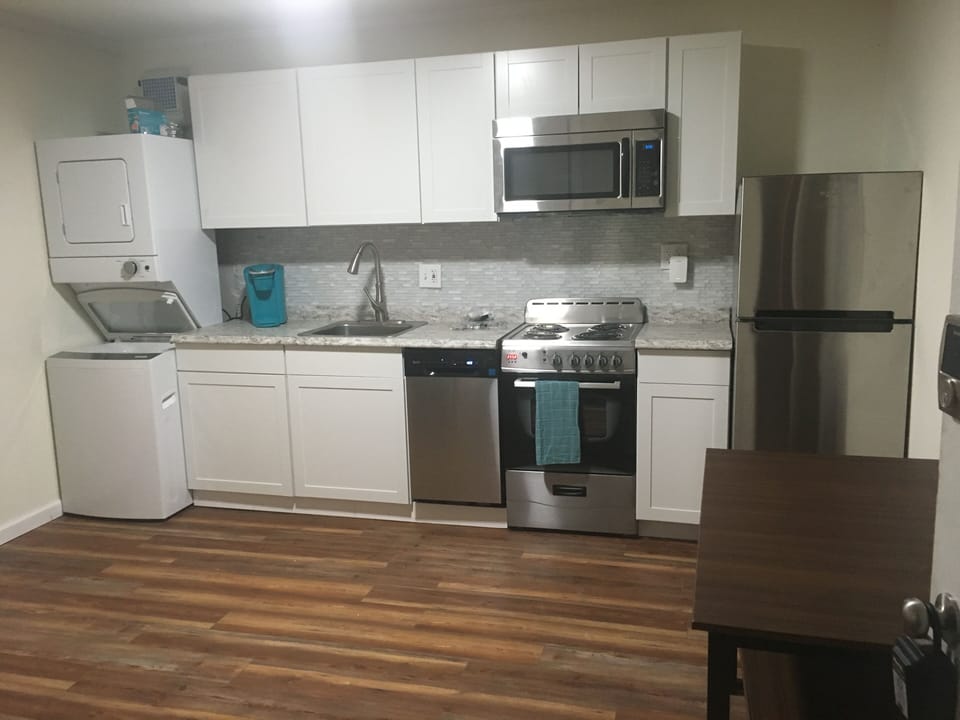 Full kitchen