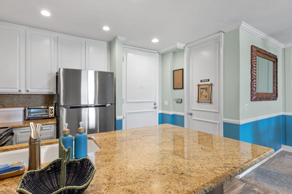 Enjoy a clean, open layout perfect for meal prep and entertaining. Ample counter space and stylish lighting.