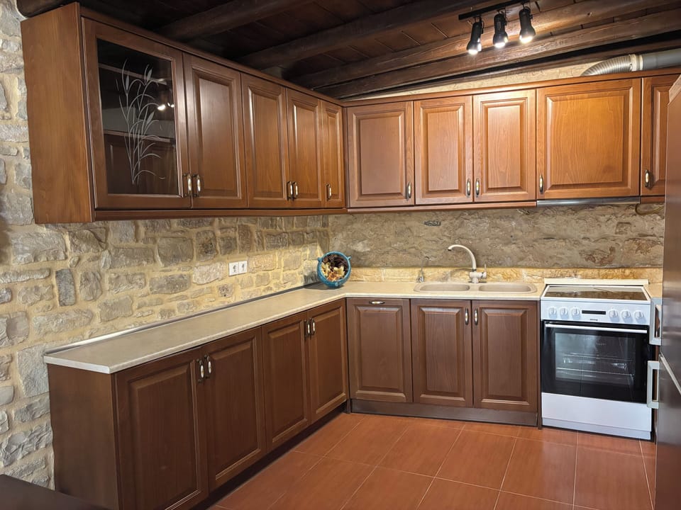 Basic Villa, Pool View | Private kitchen | Full-size fridge, microwave, oven, stovetop