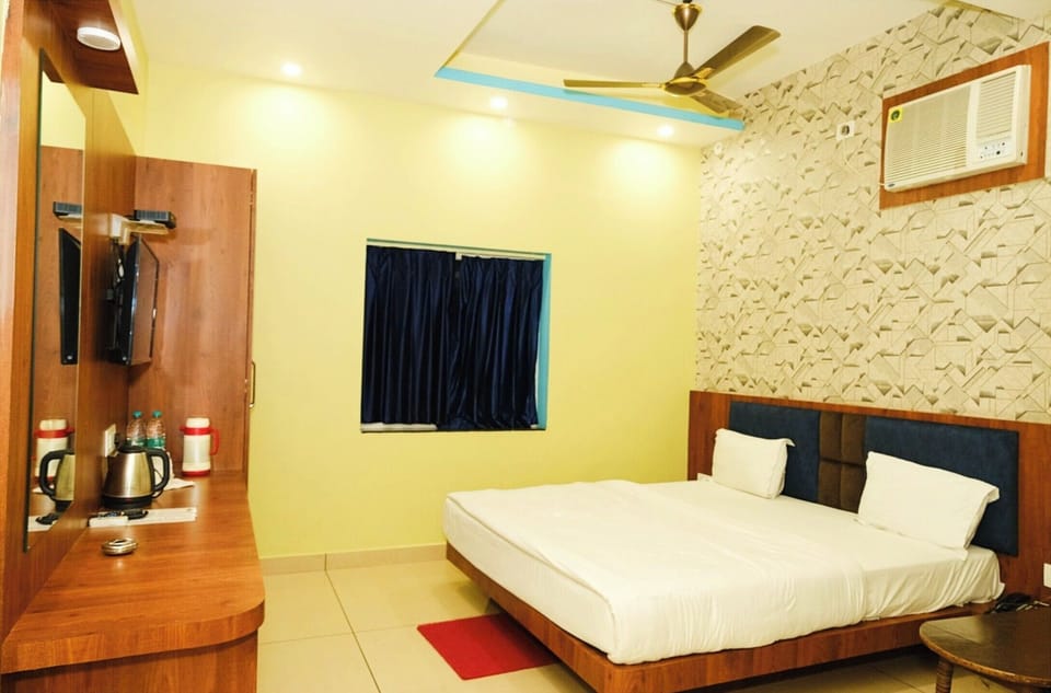 Soundproofing, free WiFi, bed sheets