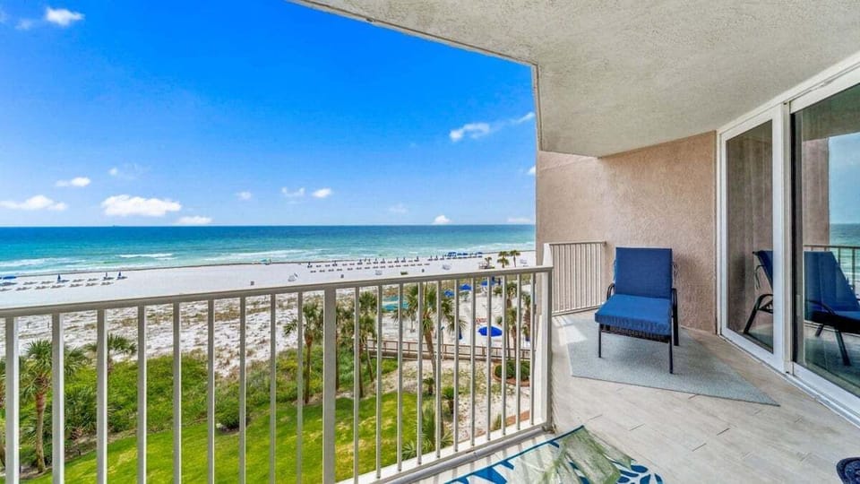 Extra large balcony perfect for enjoying your morning coffee!