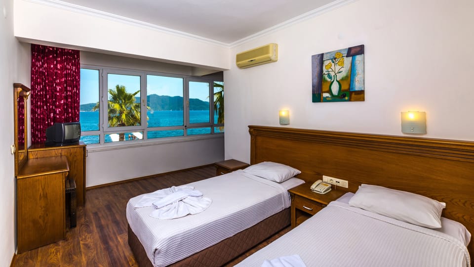 Triple Room | Minibar, in-room safe, free WiFi, bed sheets