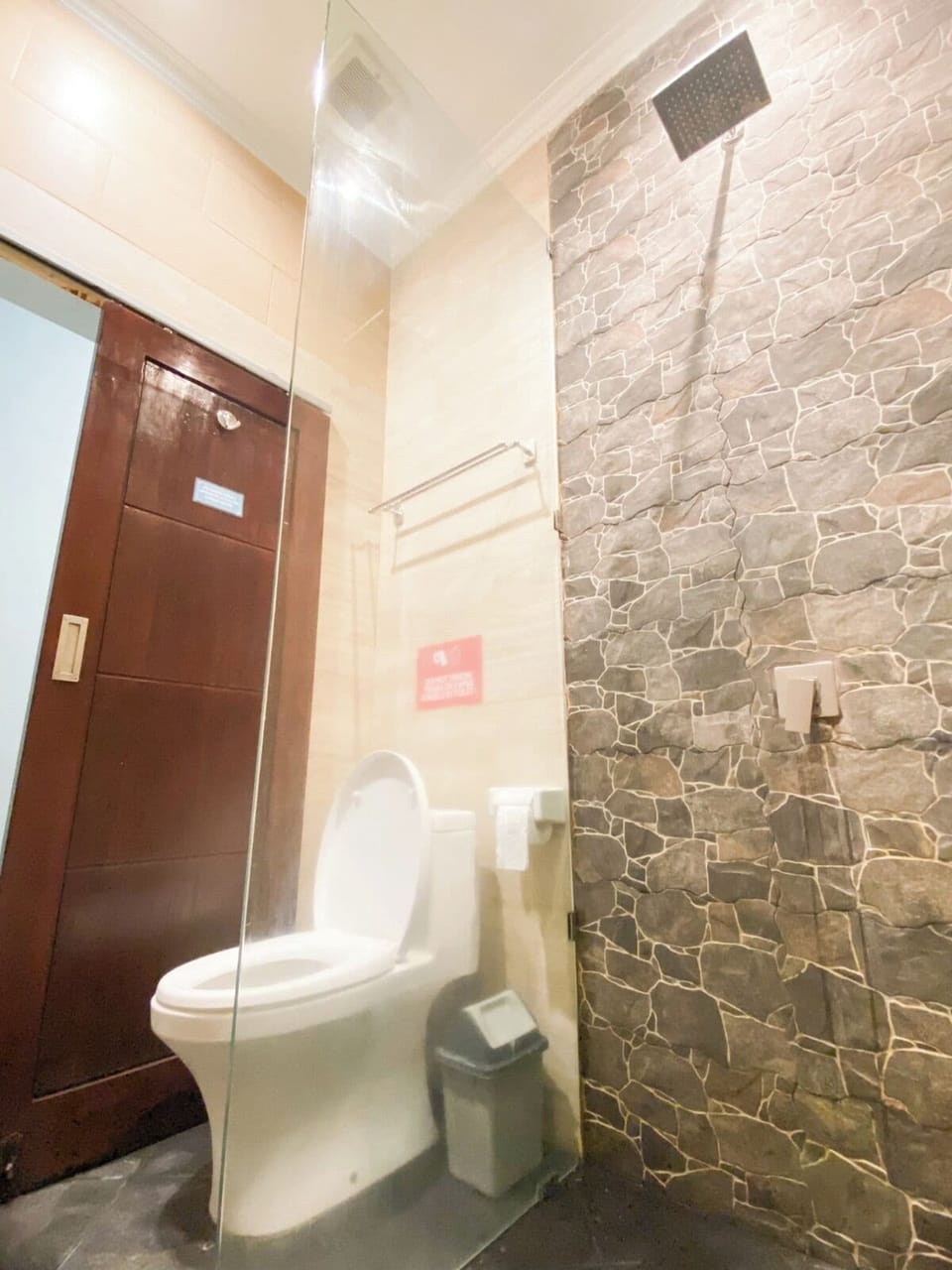 Economy Twin Room, Shared Bathroom | Bathroom | Shower, rainfall showerhead, hair dryer, bidet