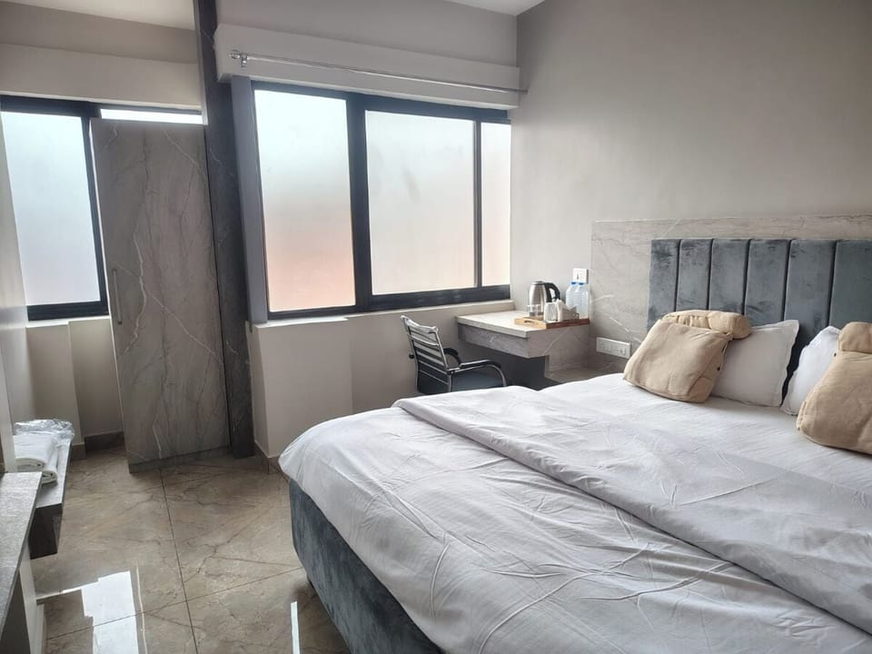 Superior Room | Desk, laptop workspace, soundproofing, free WiFi