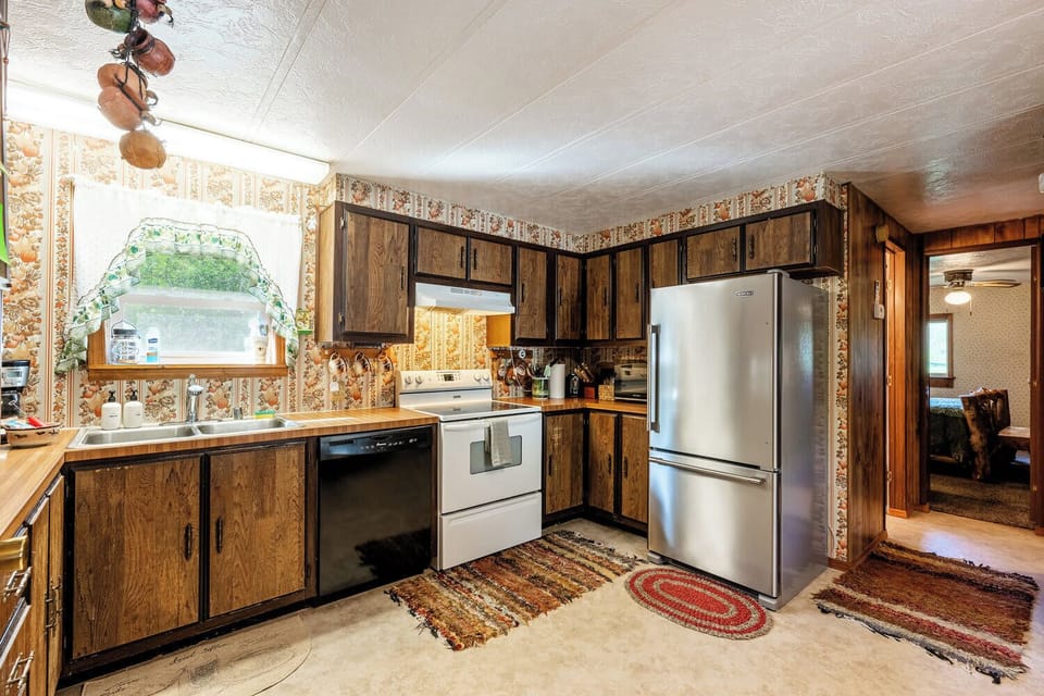 Fully equipped kitchen, ready for quick meals or leisurely cooking sessions.
