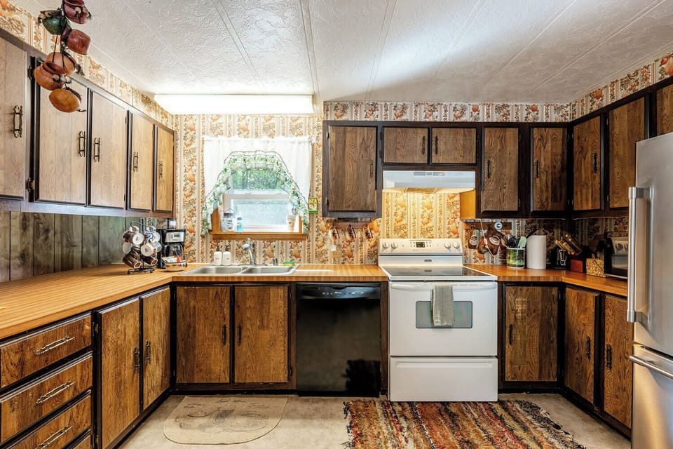 Imagine preparing breakfast here before heading out to explore Sheridan’s sights.