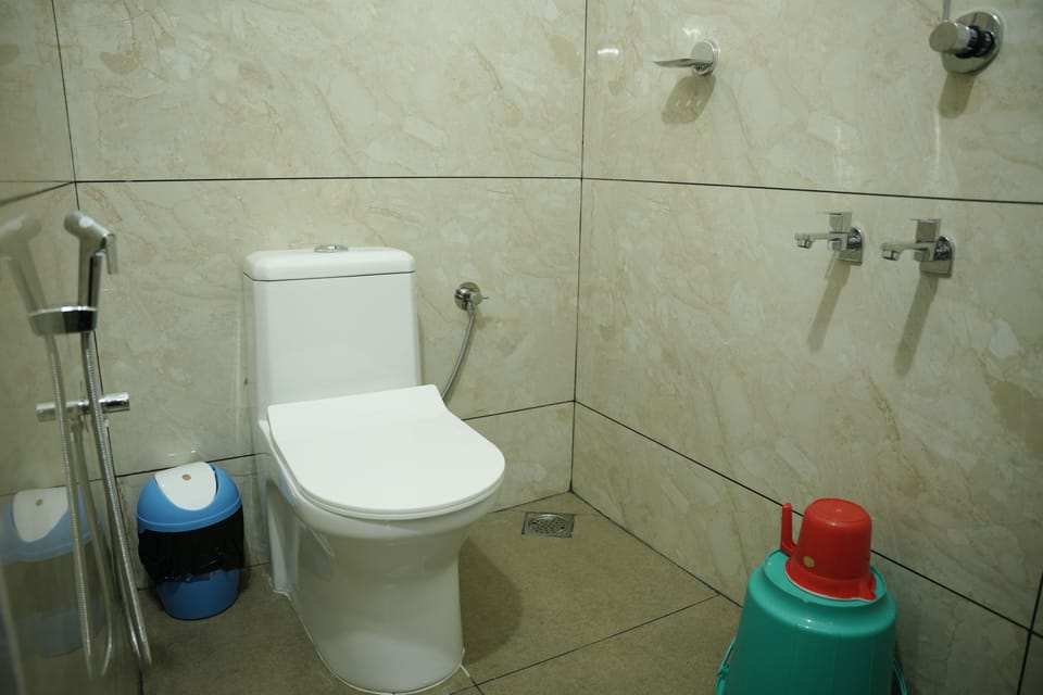 Deluxe Double Room | Bathroom amenities | Towels, soap, toilet paper