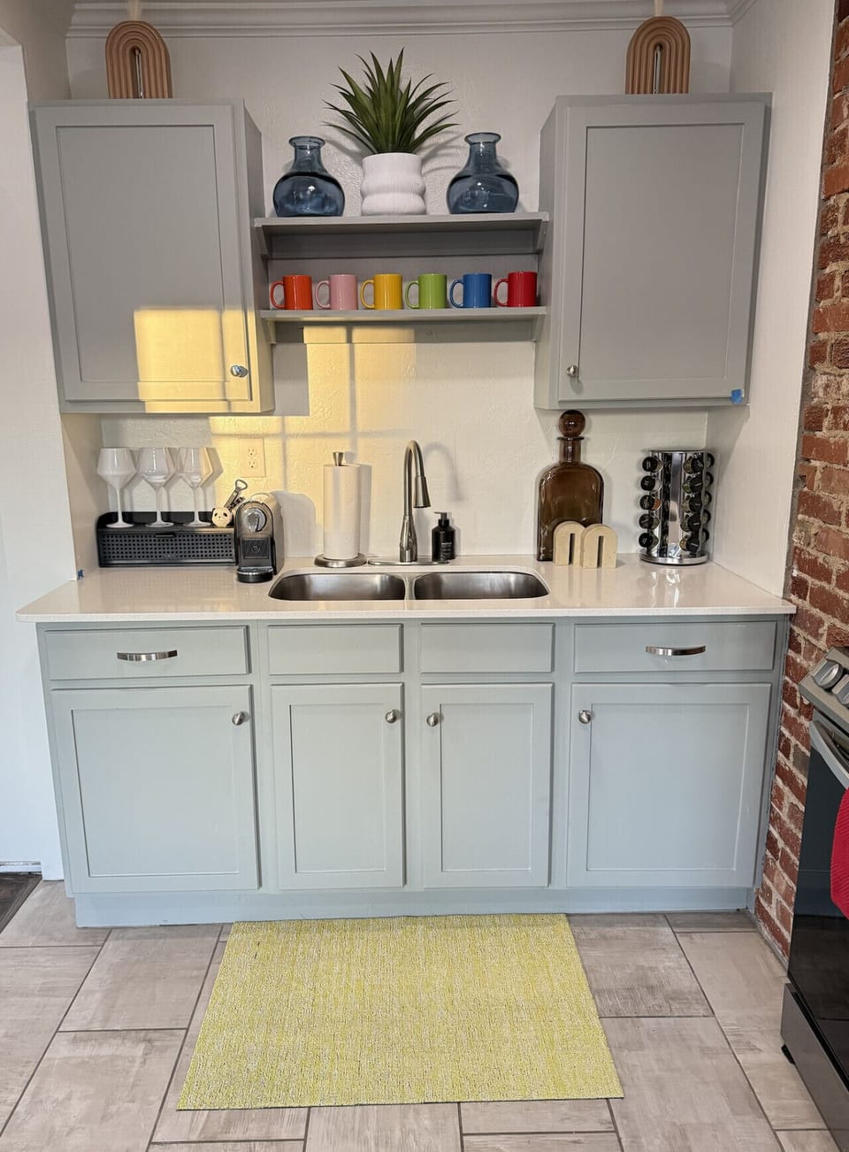 We provide kitchenware, spices, coffee and more.