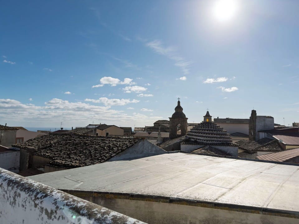 Blue, Sky, Roof, Dome, Cumulus, Meteorological Phenomenon, Daylighting, Dome, Chimney