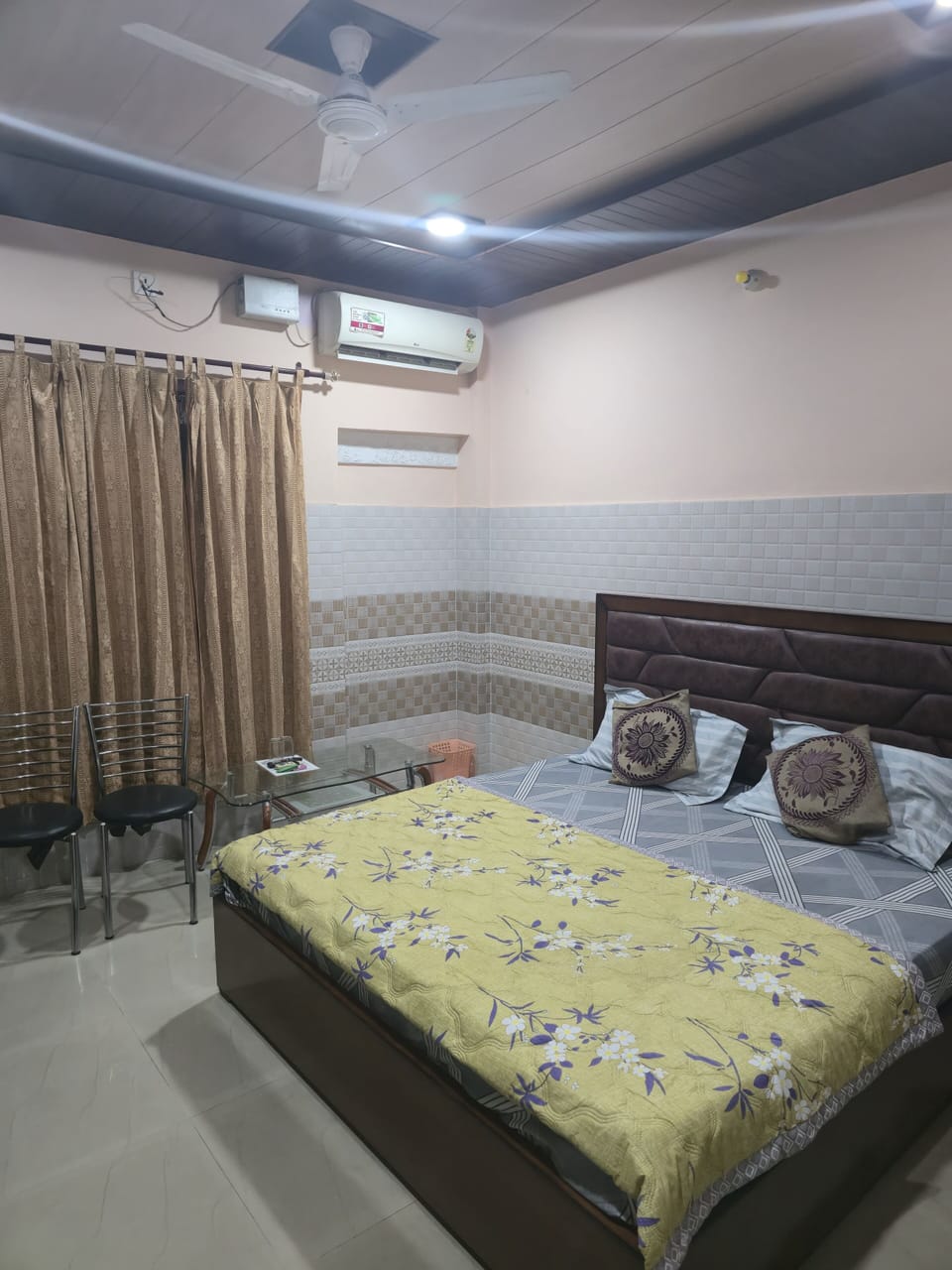 Deluxe Room, Garden View | Desk, free WiFi, bed sheets