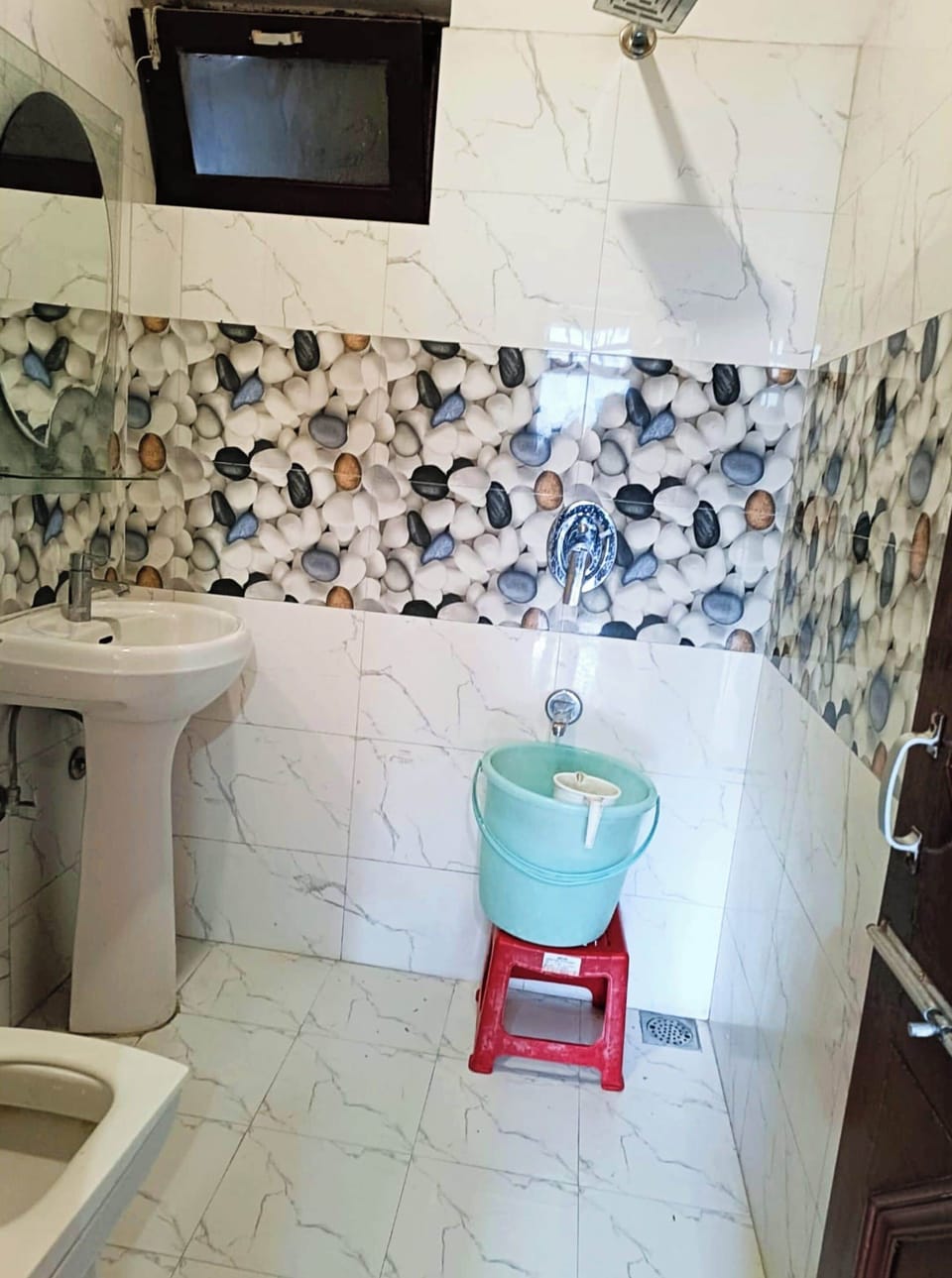 Superior Double Room | Bathroom | Shower, slippers, towels