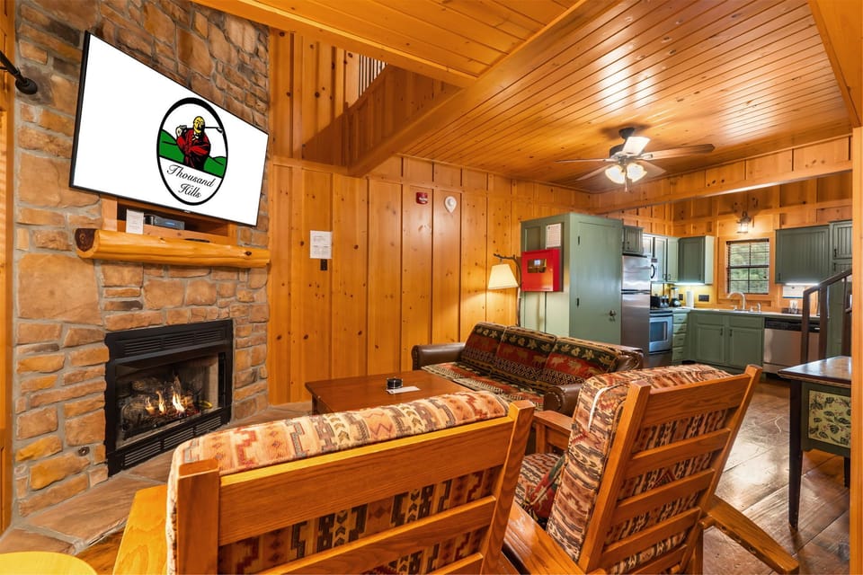 Living area with Seasonal Fireplace, Cable TV