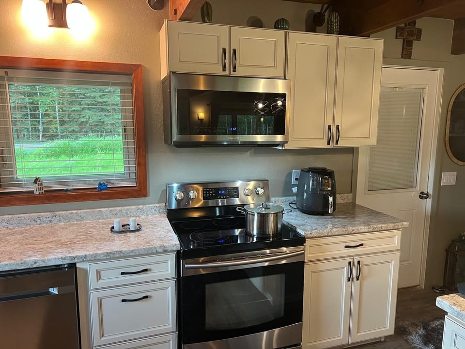 Stove, oven and microwave & much more 
for yor convenience