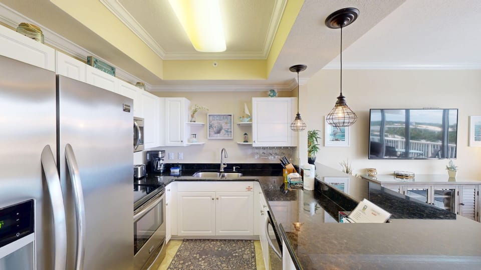 Condo, 1 Bedroom | Private kitchen | Fridge, oven, coffee/tea maker, toaster
