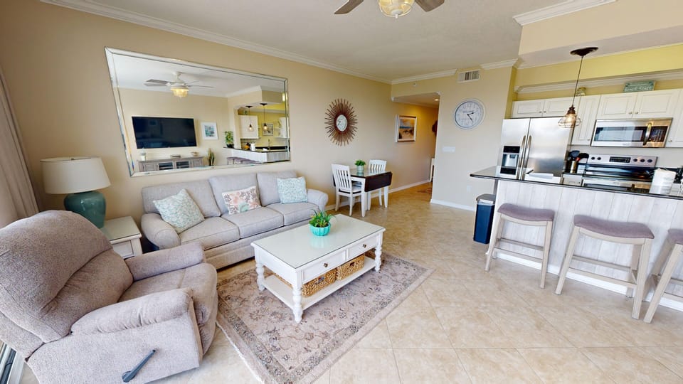 Condo, 1 Bedroom | Living area