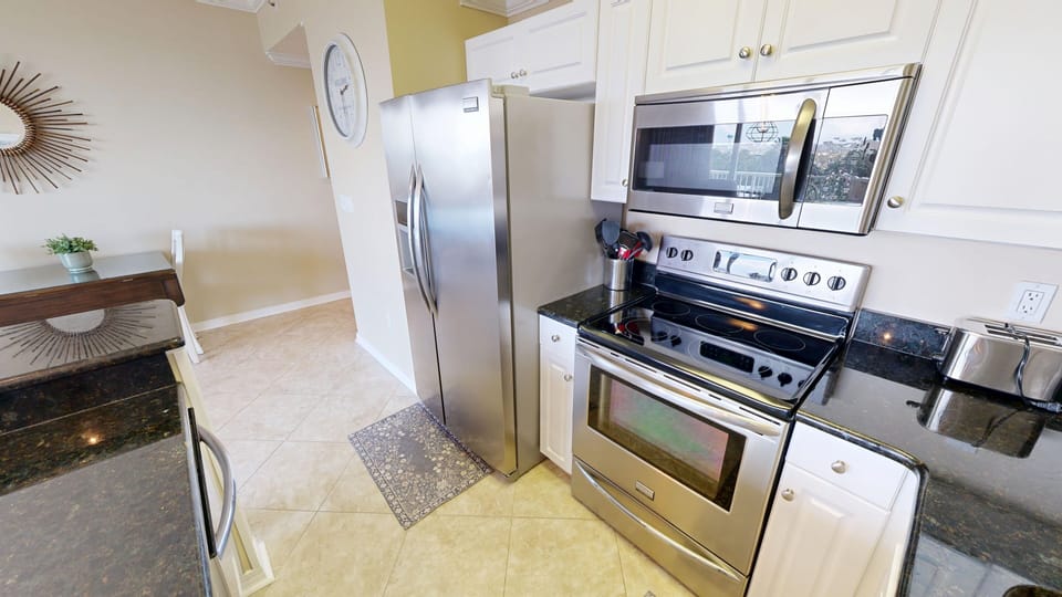 Condo, 1 Bedroom | Private kitchen | Fridge, oven, coffee/tea maker, toaster