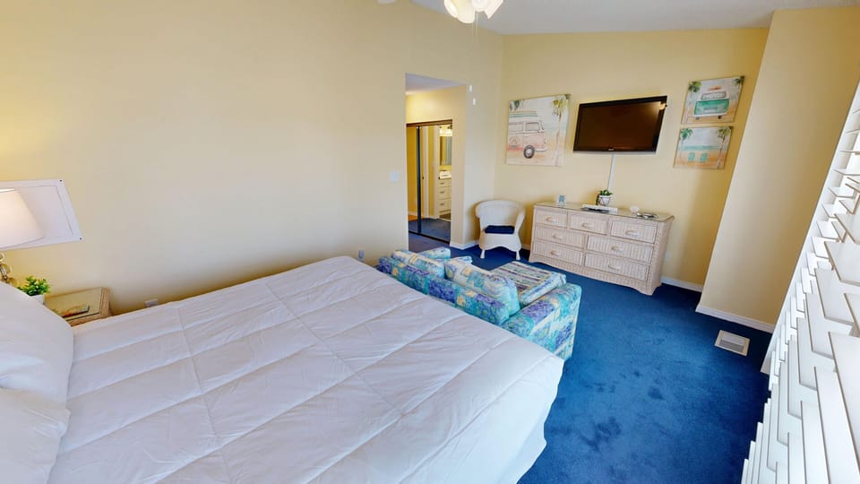 Townhome, 2 Bedrooms | 2 bedrooms, iron/ironing board, WiFi (free)