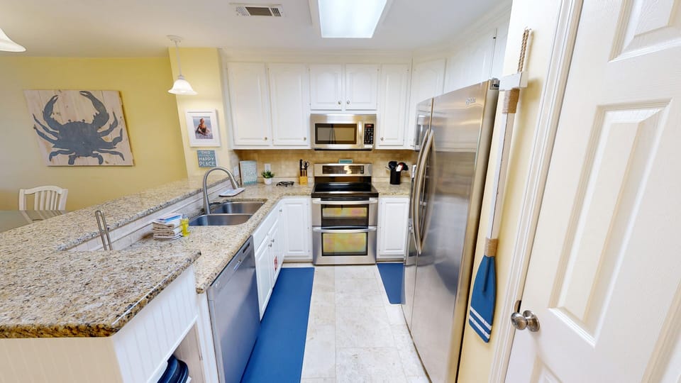 Townhome, 2 Bedrooms | Private kitchen | Coffee/tea maker, fridge, oven, toaster