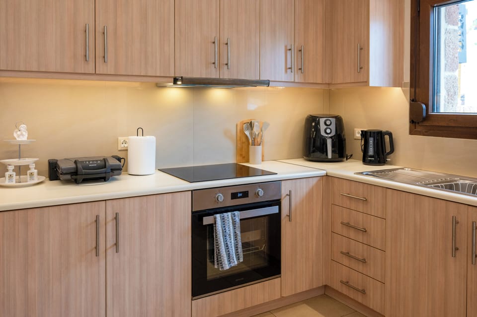 Microwave, oven, cookware/dishes/utensils
