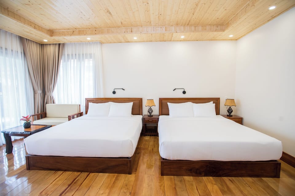 Deluxe Quadruple Room | Bathroom | Combined shower/tub, hair dryer, slippers, towels
