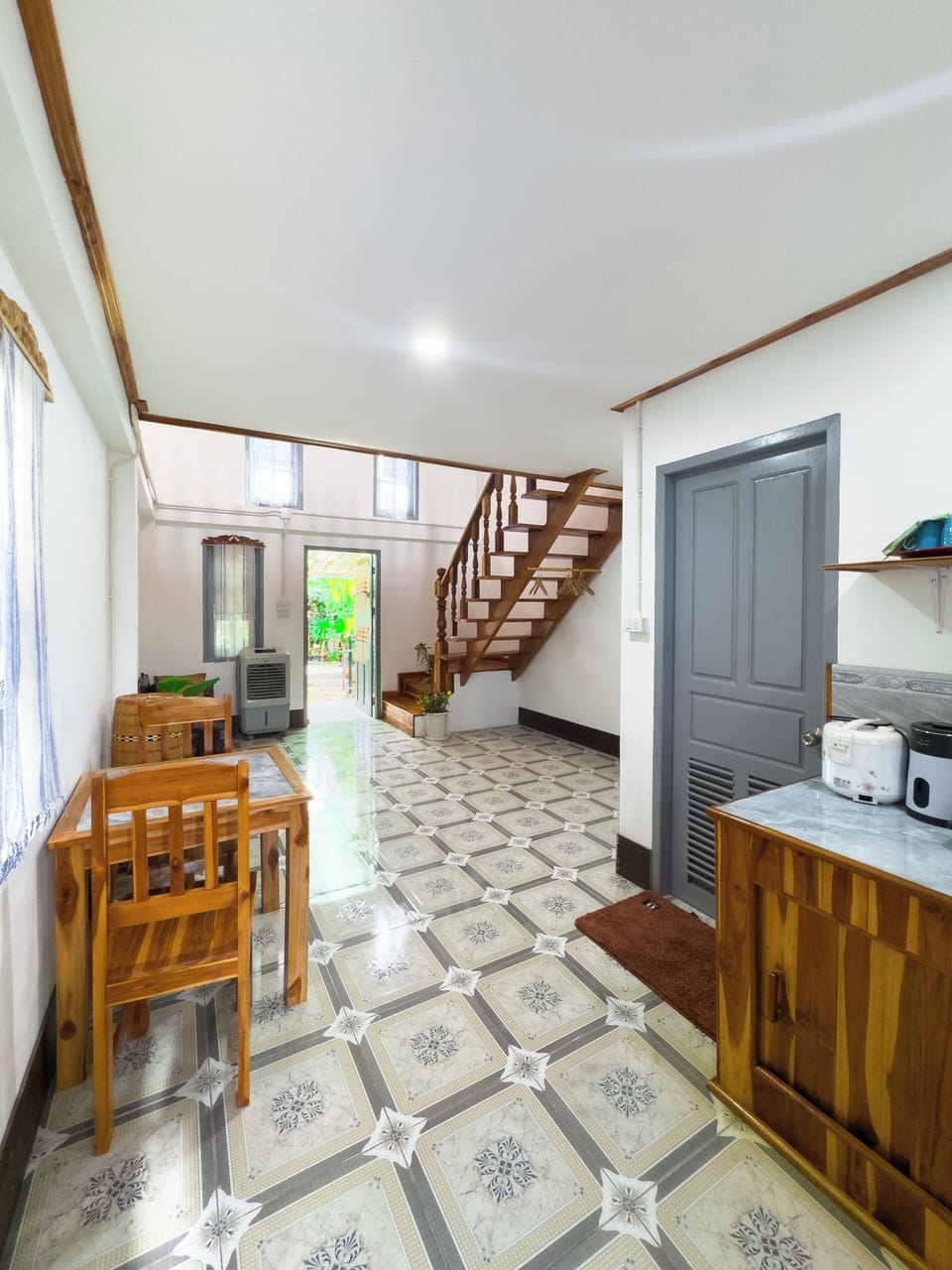 Luxury Studio, 1 King Bed, Garden View | Living area