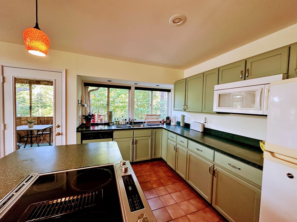 Fully appointed kitchen with enamel pot for steaming fresh local crabs