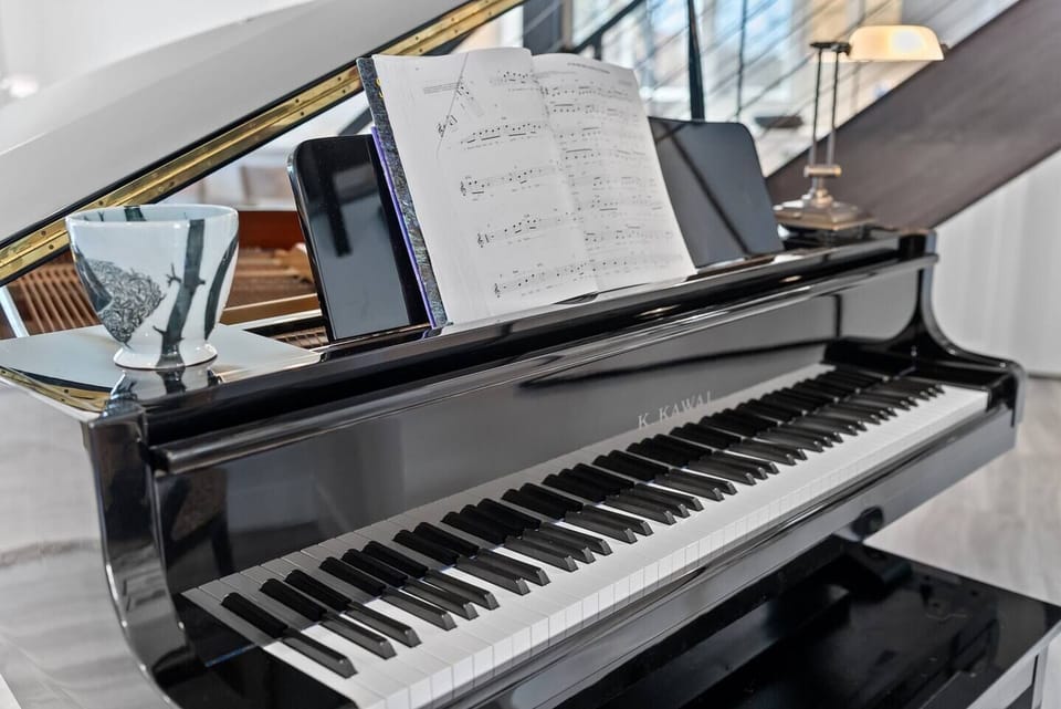 Beautiful K Kawai piano at entry 